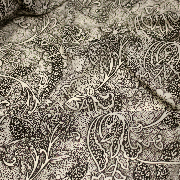 Tissu viscose fluide écru aux fleurs indiennes noires - COLLECTION KALAMKARI