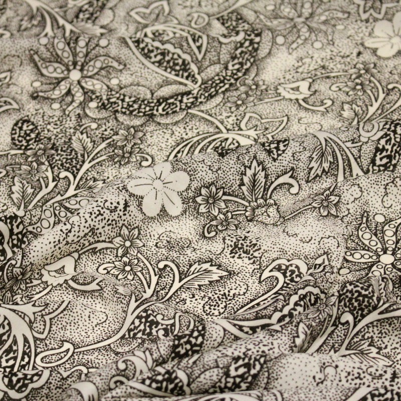 Tissu viscose fluide écru aux fleurs indiennes noires - COLLECTION KALAMKARI - TissusPapi.com