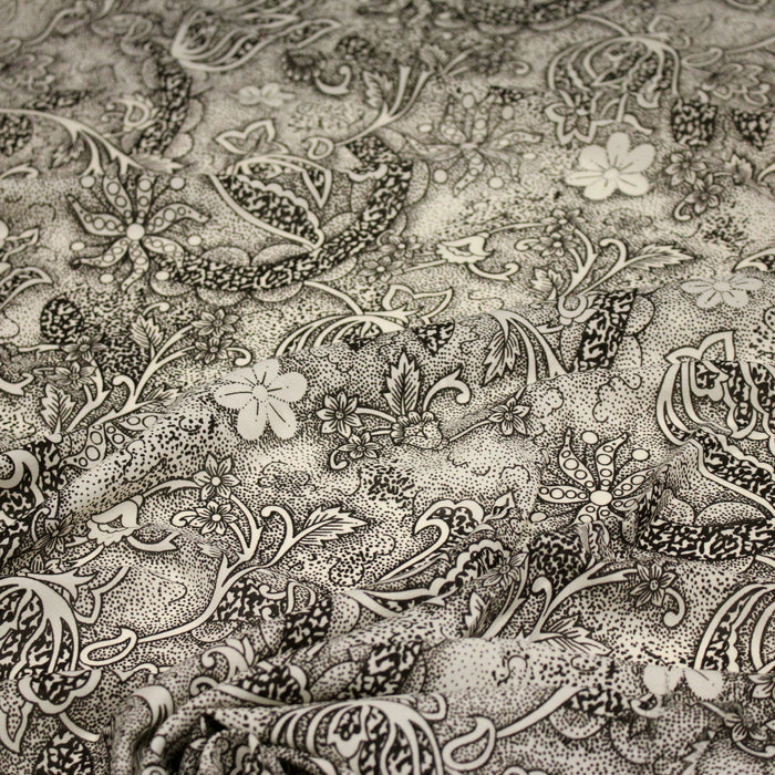 Tissu viscose fluide écru aux fleurs indiennes noires - COLLECTION KALAMKARI