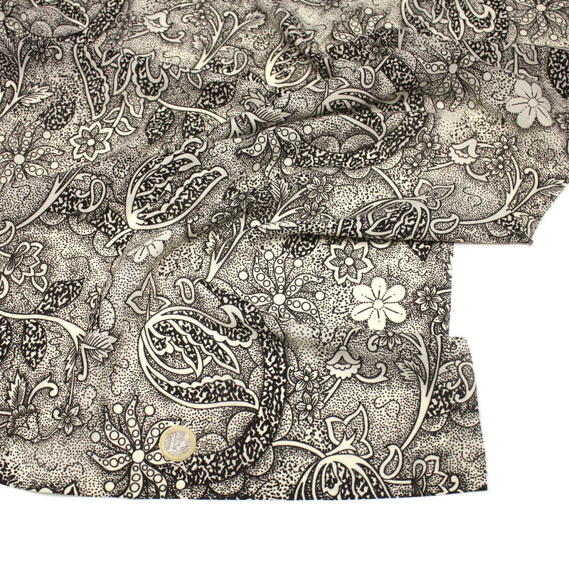 Tissu viscose fluide écru aux fleurs indiennes noires - COLLECTION KALAMKARI - TissusPapi.com
