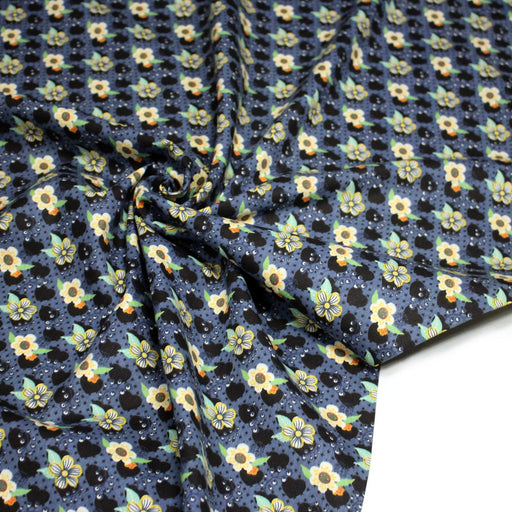 Tissu popeline coton bleu aux coeurs noirs et petits fleurs multicolores - TissusPapi.com