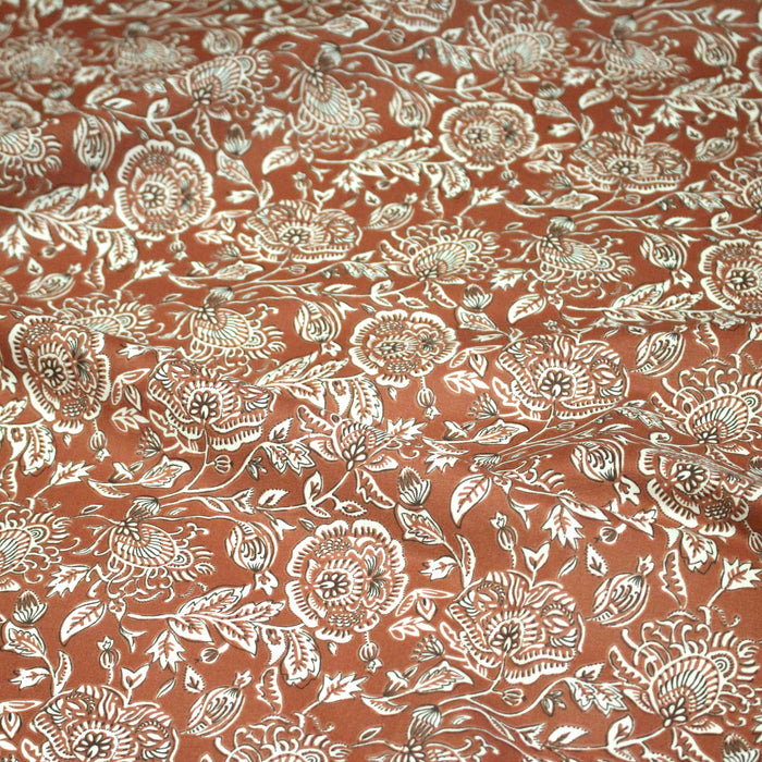 Tissu de coton fleuri indien aux fleurs, fond marron caramel - COLLECTION KALAMKARI - OEKO-TEX