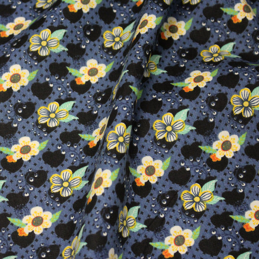 Tissu popeline coton bleu aux coeurs noirs et petits fleurs multicolores - TissusPapi.com