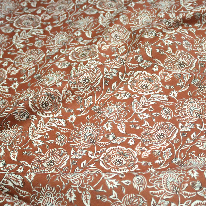 Tissu de coton fleuri indien aux fleurs, fond marron caramel - COLLECTION KALAMKARI - OEKO-TEX