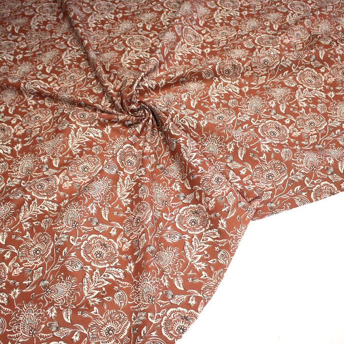 Tissu de coton fleuri indien aux fleurs, fond marron caramel - COLLECTION KALAMKARI - OEKO-TEX