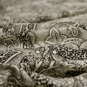 Tissu viscose fluide écru aux fleurs indiennes noires - COLLECTION KALAMKARI - TissusPapi.com