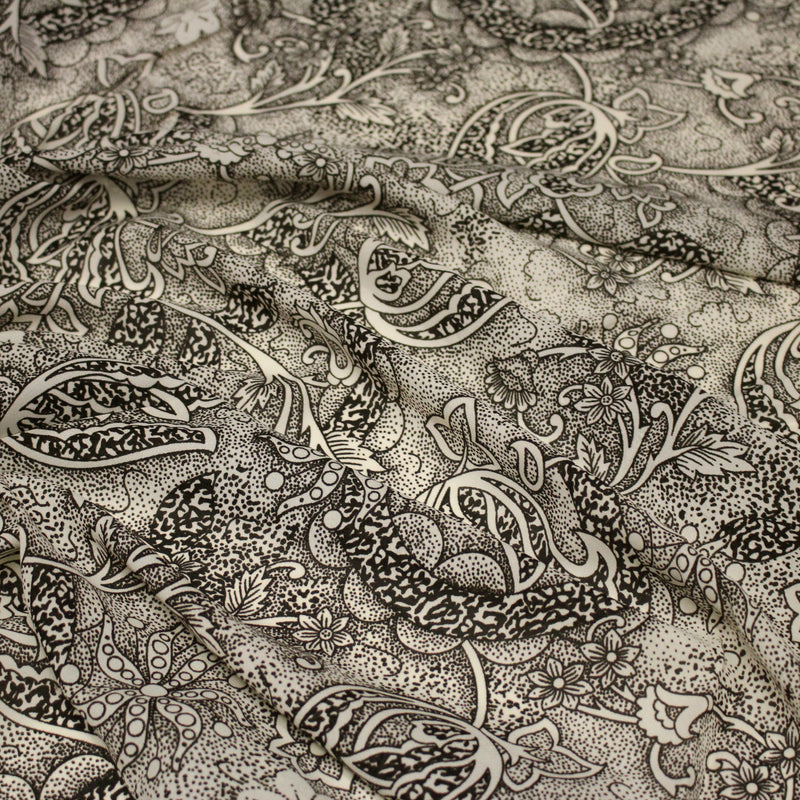 Tissu viscose fluide écru aux fleurs indiennes noires - COLLECTION KALAMKARI - TissusPapi.com