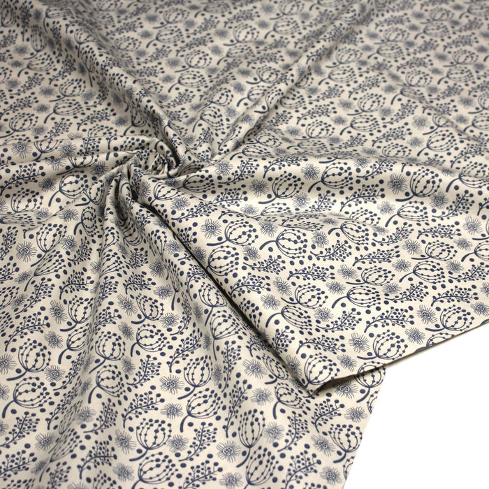 Tissu popeline coton écru aux fines fleurs bleues - TissusPapi.com