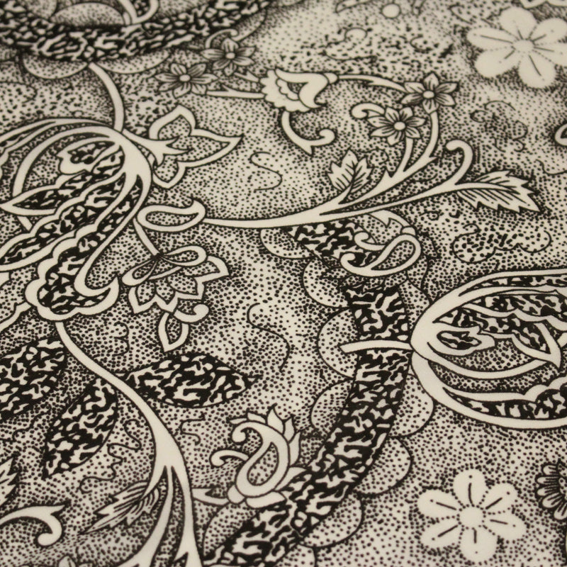 Tissu viscose fluide écru aux fleurs indiennes noires - COLLECTION KALAMKARI - TissusPapi.com