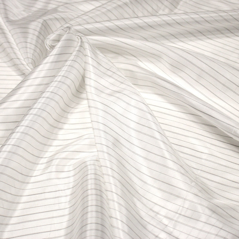 Tissu doublure de polyester blanc cassé à fines rayures noires - TissusPapi.com
