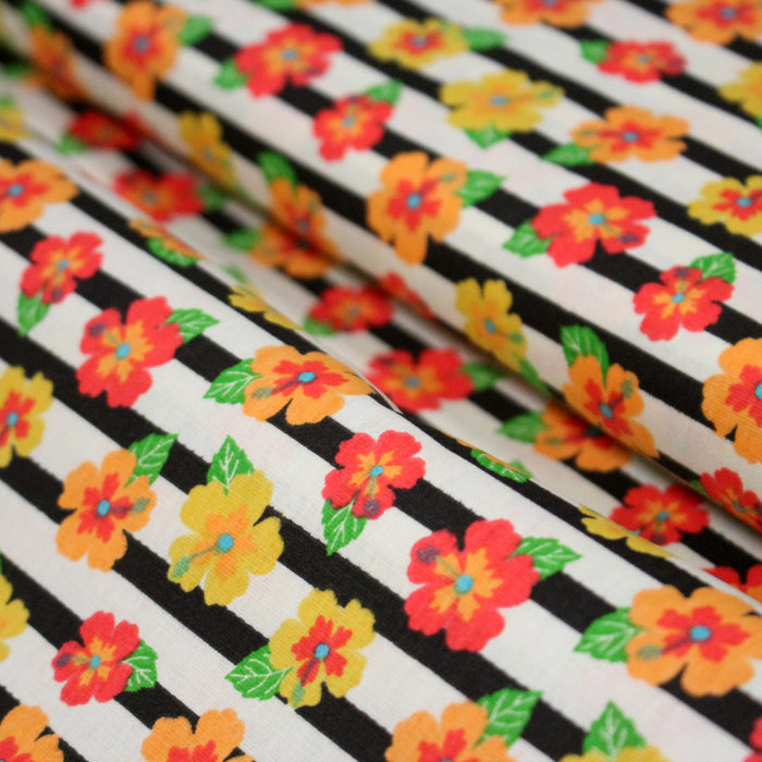 Tissu popeline coton, rayures écrues et noires aux fleurs d'hibiscus multicolores - TissusPapi.com
