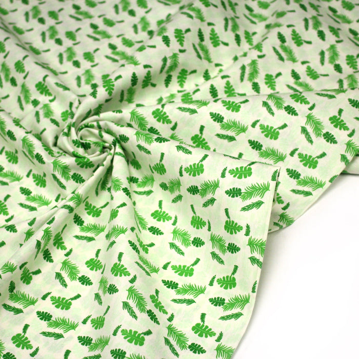 Tissu popeline coton écru aux fougères et feuilles tropicales vertes - TissusPapi.com