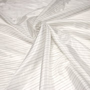 Tissu doublure de polyester blanc cassé à fines rayures noires - TissusPapi.com