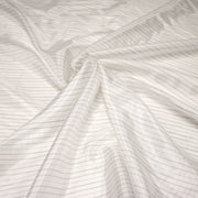 Tissu doublure de polyester blanc cassé à fines rayures noires - TissusPapi.com