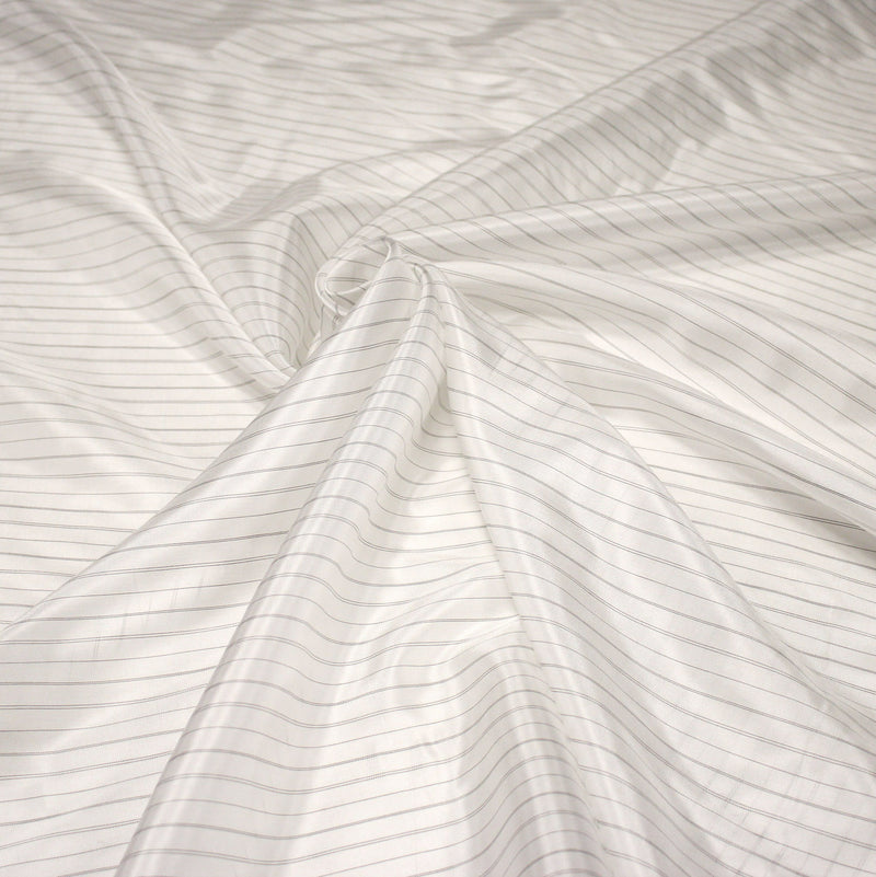 Tissu doublure de polyester blanc cassé à fines rayures noires - TissusPapi.com