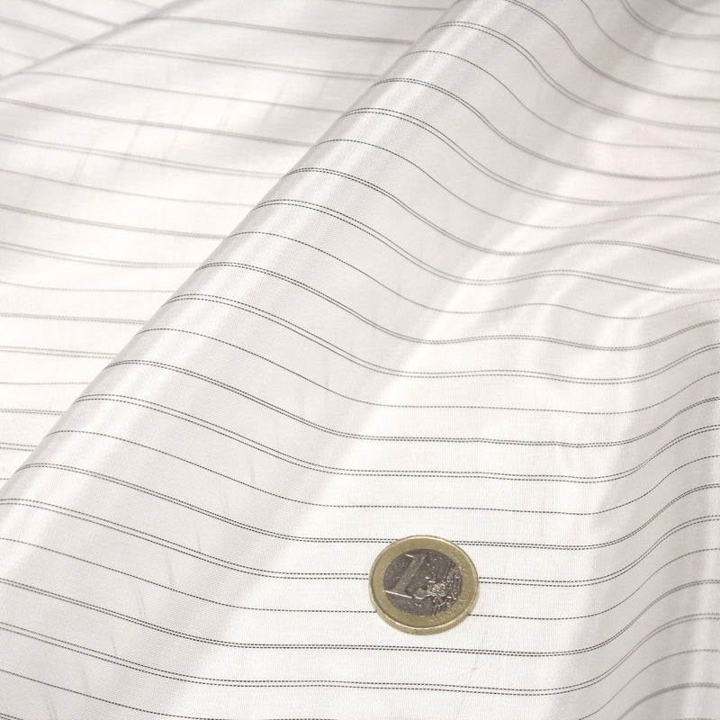 Tissu doublure de polyester blanc cassé à fines rayures noires - TissusPapi.com