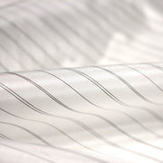 Tissu doublure de polyester blanc cassé à fines rayures noires - TissusPapi.com