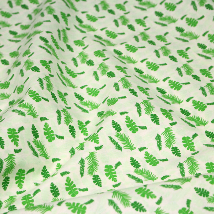 Tissu popeline coton écru aux fougères et feuilles tropicales vertes - TissusPapi.com