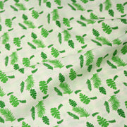 Tissu popeline coton écru aux fougères et feuilles tropicales vertes - TissusPapi.com