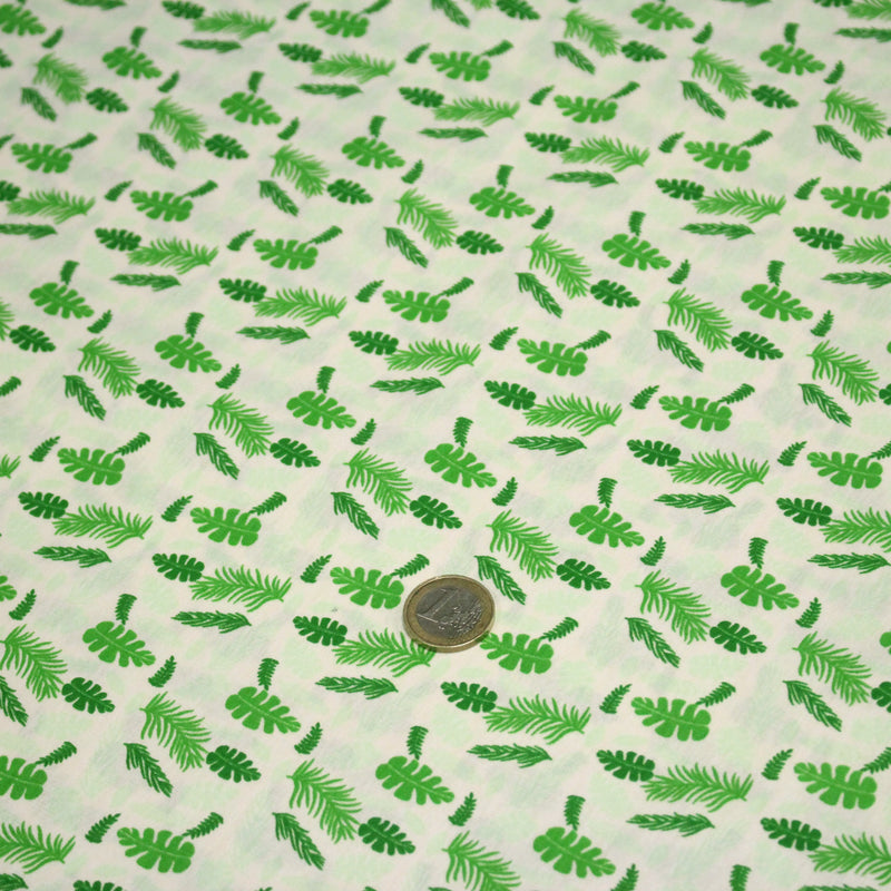 Tissu popeline coton écru aux fougères et feuilles tropicales vertes - TissusPapi.com