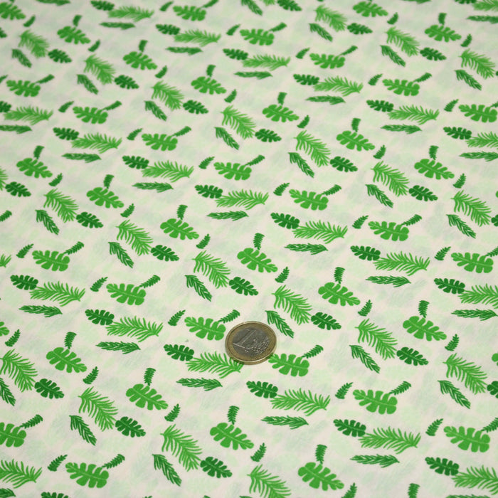 Tissu popeline coton écru aux fougères et feuilles tropicales vertes - TissusPapi.com