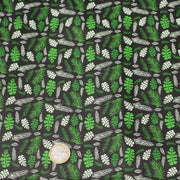 Tissu popeline coton noir aux fougères et feuilles tropicales vertes - TissusPapi.com