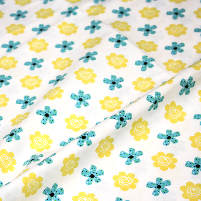 Tissu popeline coton blanc aux fleurs graphiques jaunes et bleues - TissusPapi.com