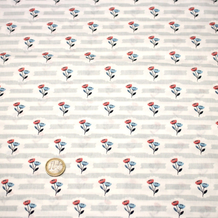 Tissu popeline coton rayures blanches et grises aux fines fleurs roses et bleues - TissusPapi.com