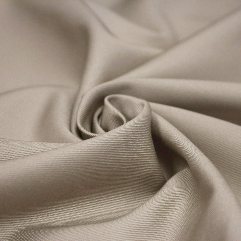 Tissu gabardine polycoton couleur beige sable trench 275gr/m2 - TissusPapi.com