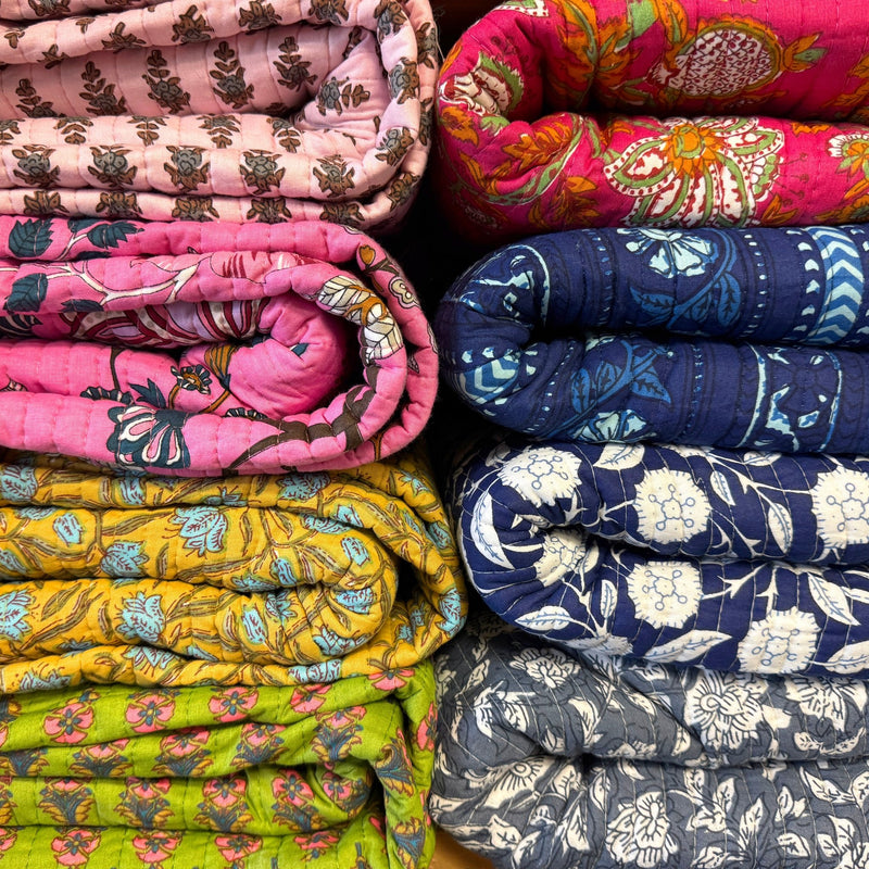 Tissu matelassé coton indien, motif traditionnel floral : nombreuses couleurs et fleuris au choix! - TissusPapi.com