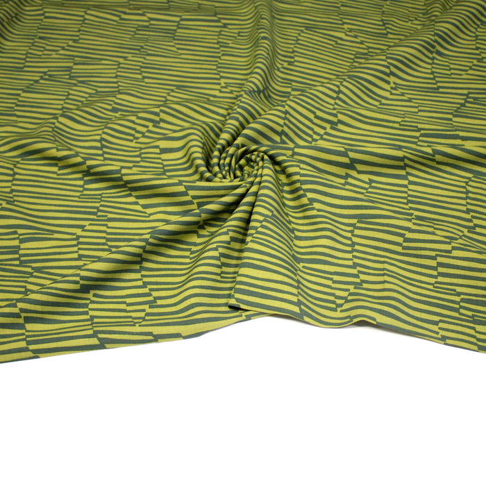 Tissu Viscose fluide DAZZLE CAMO, camouflage moderne aux tons verts - OEKO-TEX