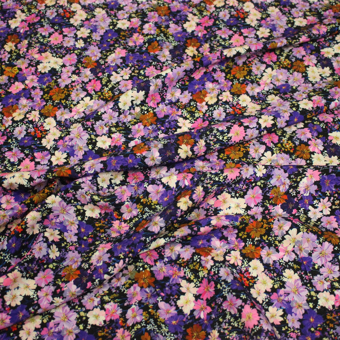 Tissu Viscose fluide ZATA floral parme et violet fond noir – STANDARD 100 OEKO - TEX - TissusPapi.com