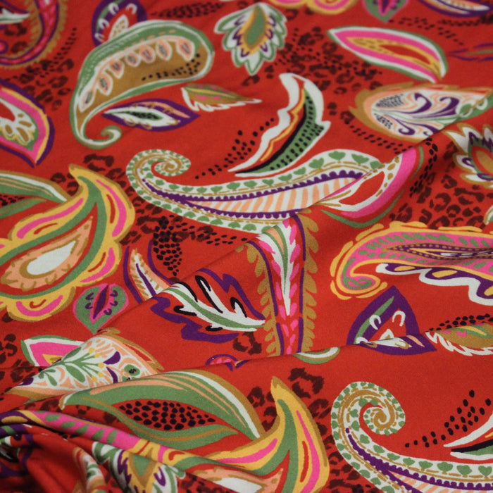 Tissu Viscose fluide ANJALI motif cachemire multicolore fond rouge – STANDARD 100 OEKO - TEX - TissusPapi.com