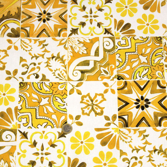 Tissu popeline de coton AZULEJOS aux carreaux de faïence jaune safran & blanc - tissuspapi