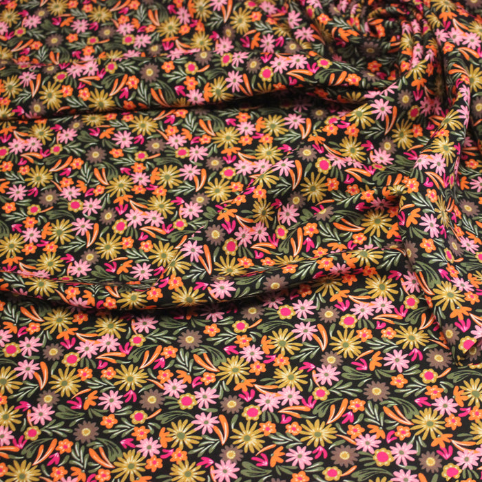 Tissu Viscose fluide JOLI petit fleuri rose ocre vert fond noir – STANDARD 100 OEKO-TEX
