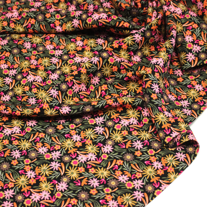 Tissu Viscose fluide JOLI petit fleuri rose ocre vert fond noir – STANDARD 100 OEKO-TEX