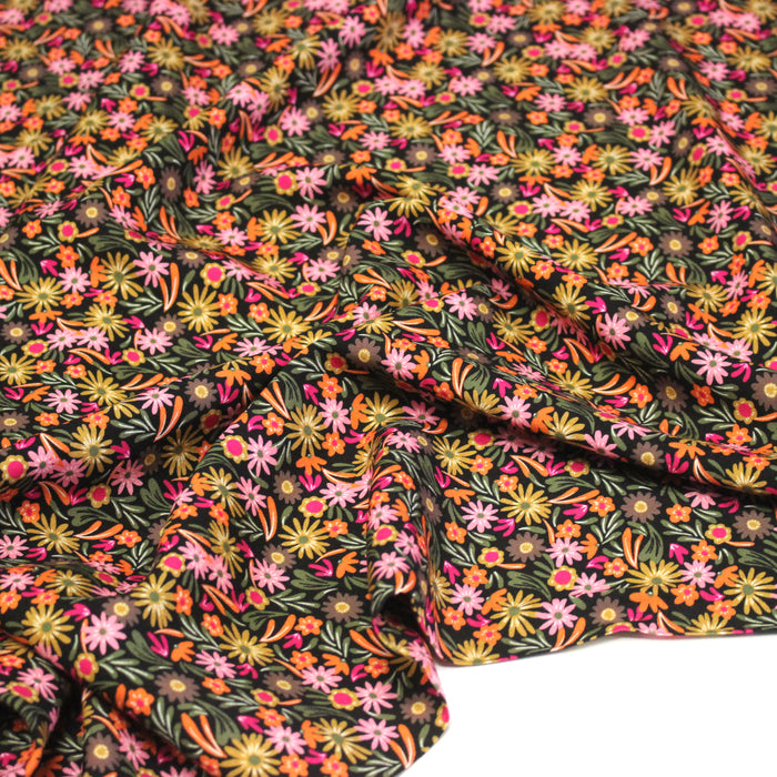 Tissu Viscose fluide JOLI petit fleuri rose ocre vert fond noir – STANDARD 100 OEKO-TEX