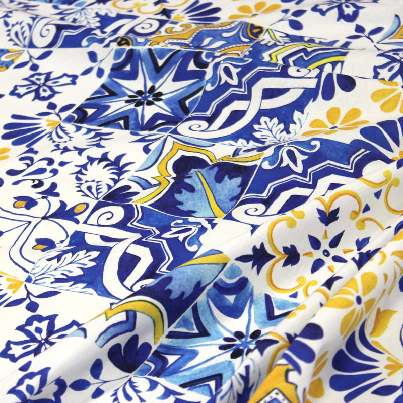 Tissu cotonnade AZULEJOS aux carreaux de faïence : bleu roi / bleu jaune / bleu orange - TissusPapi.com