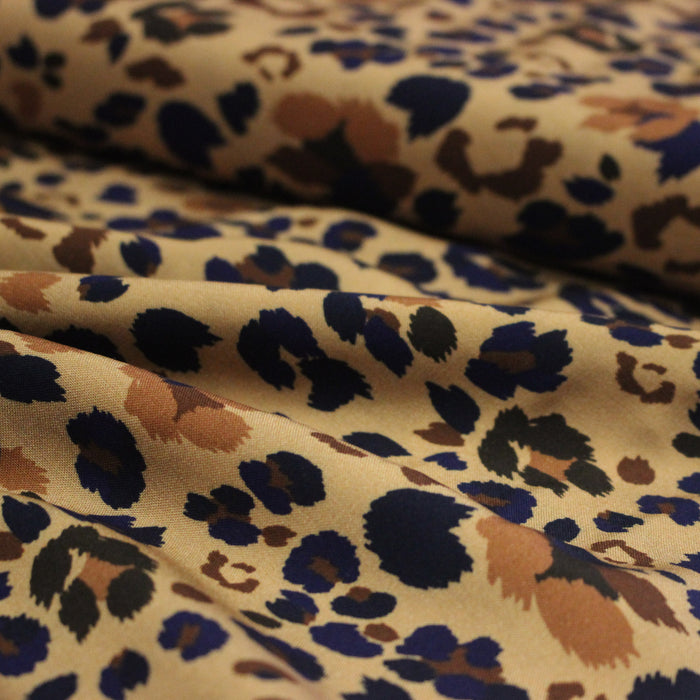 Tissu Viscose fluide LYNX motif léopard ocre et noir – STANDARD 100 OEKO-TEX