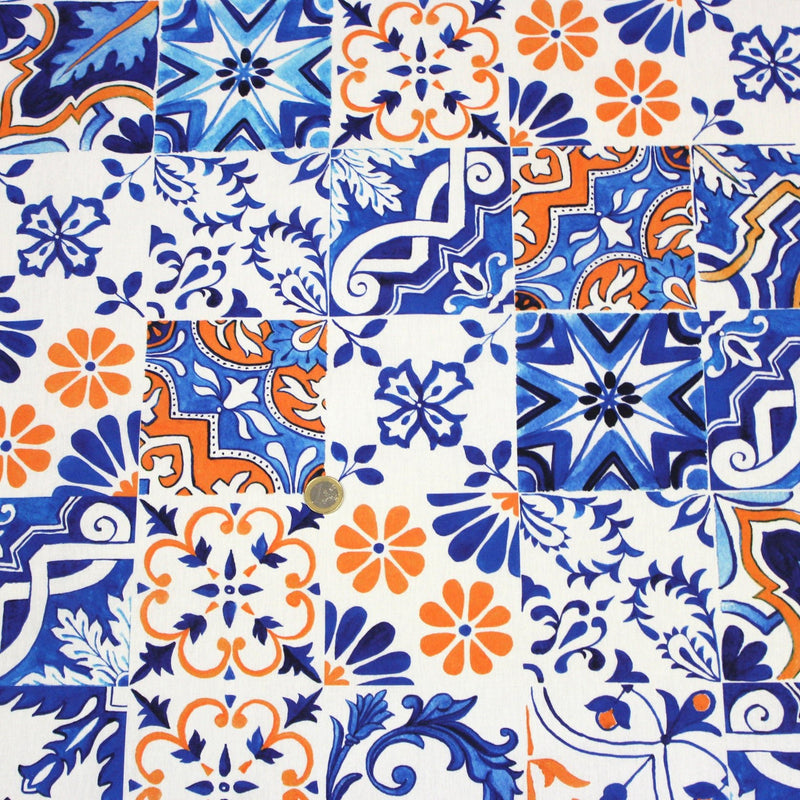 Tissu cotonnade AZULEJOS aux carreaux de faïence : bleu roi / bleu jaune / bleu orange - TissusPapi.com