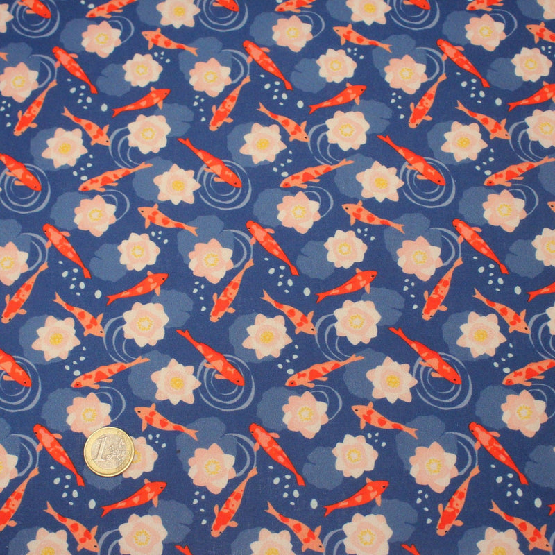 Tissu cotonnade motif japonais KOï aux poissons carpes koï & nénuphars, fond bleu roi - OEKO - TEX - TissusPapi.com