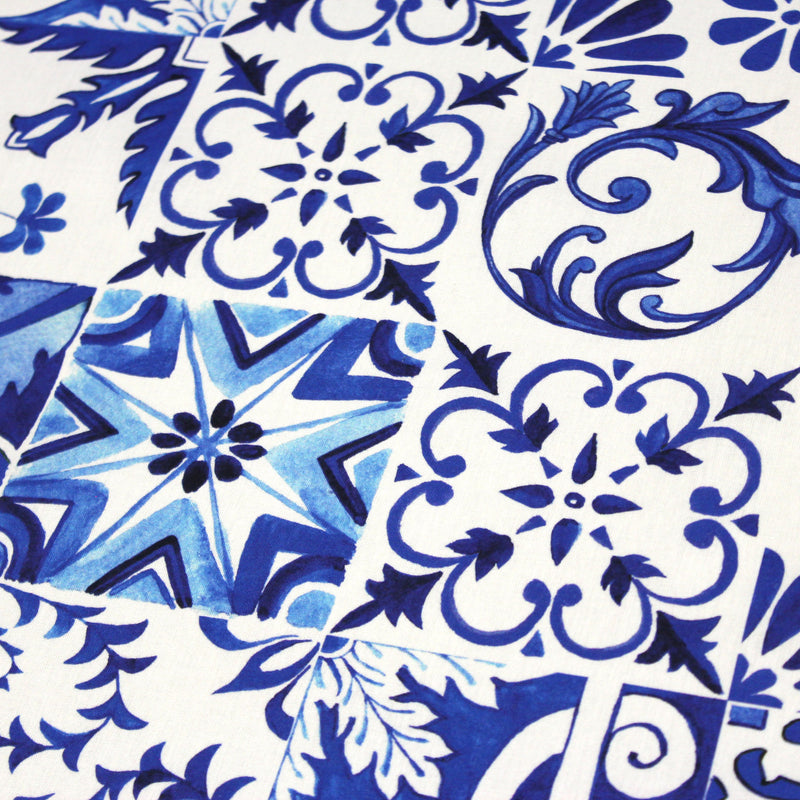 Tissu cotonnade AZULEJOS aux carreaux de faïence : bleu roi / bleu jaune / bleu orange - TissusPapi.com
