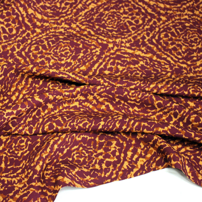 Tissu Viscose fluide ASSA arabesques rouge bordeaux fond ocre – STANDARD 100 OEKO-TEX