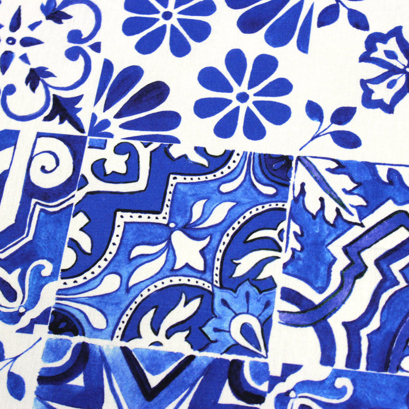 Tissu cotonnade AZULEJOS aux carreaux de faïence : bleu roi / bleu jaune / bleu orange - TissusPapi.com