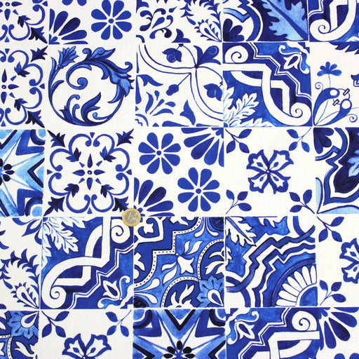 Tissu popeline de coton AZULEJOS aux carreaux de faïence bleu roi et blanc - tissuspapi