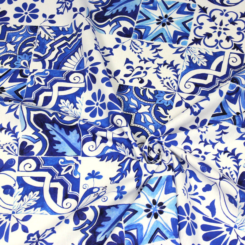 Tissu cotonnade AZULEJOS aux carreaux de faïence : bleu roi / bleu jaune / bleu orange - TissusPapi.com