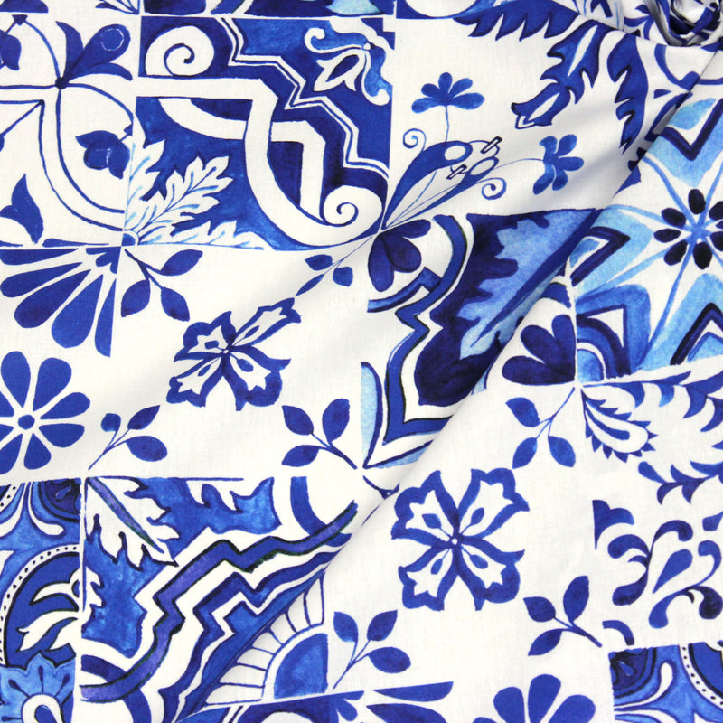 Tissu cotonnade AZULEJOS aux carreaux de faïence : bleu roi / bleu jaune / bleu orange - TissusPapi.com