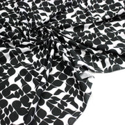 Tissu viscose fluide SEVENTIES, motif géométrique noir et blanc - STANDARD 100 OEKO - TEX - TissusPapi.com