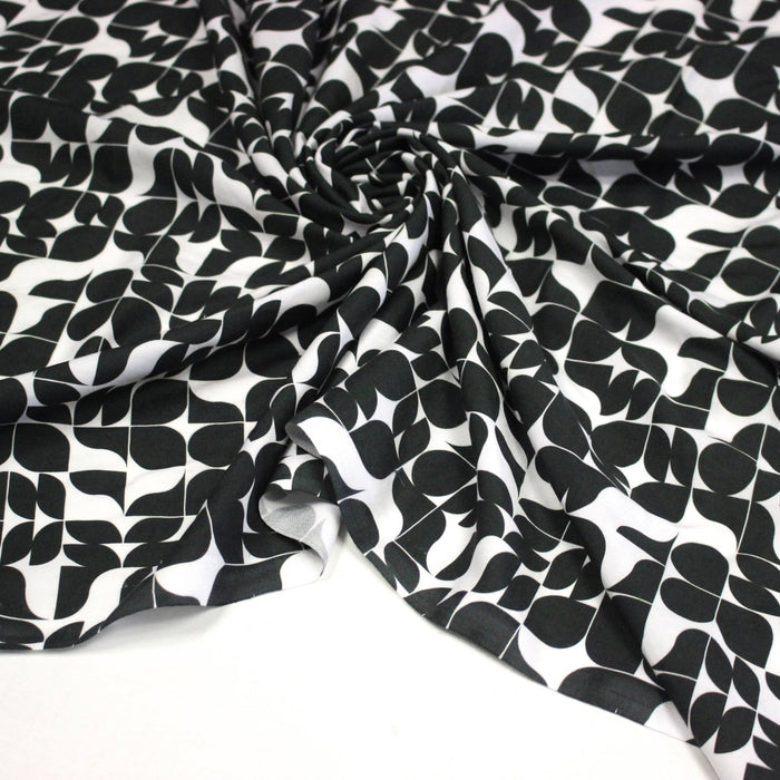 Tissu viscose fluide SEVENTIES, motif géométrique noir et blanc - STANDARD 100 OEKO - TEX - TissusPapi.com