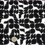 Tissu viscose fluide SEVENTIES, motif géométrique noir et blanc - STANDARD 100 OEKO - TEX - TissusPapi.com